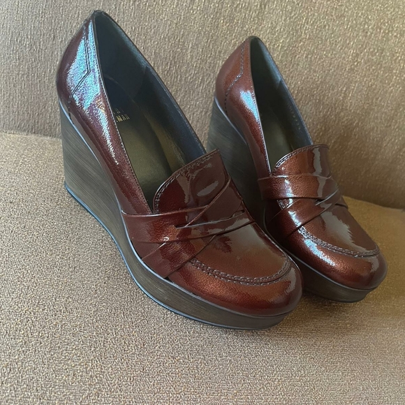Stuart Weitzman Patent Leather Brown Wedge Size 7 NWT